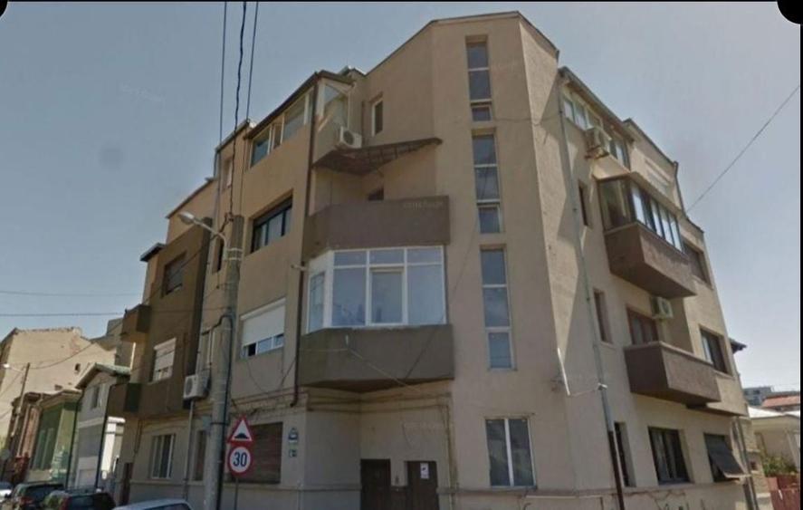 Vand Camere Demisol si Mansarda (punct de reper Stirbei Voda) - 2