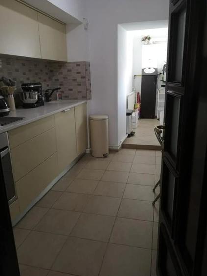 Apartament 4 camere, decomandat, etajul 2/8, zona Cug - 1