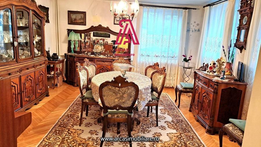 Vila de vanzare 260 mp-garaj-Str Negoi! - 1