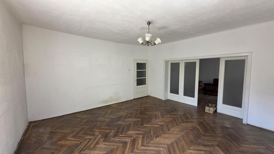 Apartament cu 4 camere decomandat în Sub Arini