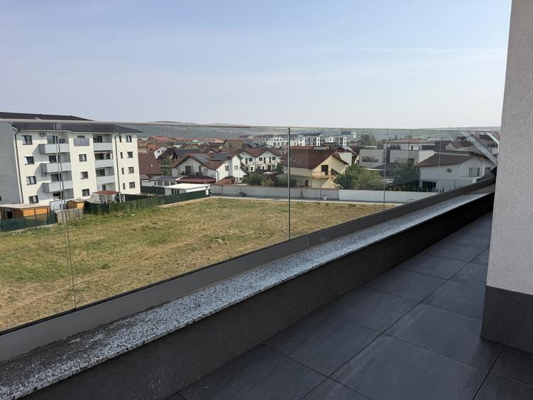 Penthouse cu 4 camere semidecomandat în Șelimbăr