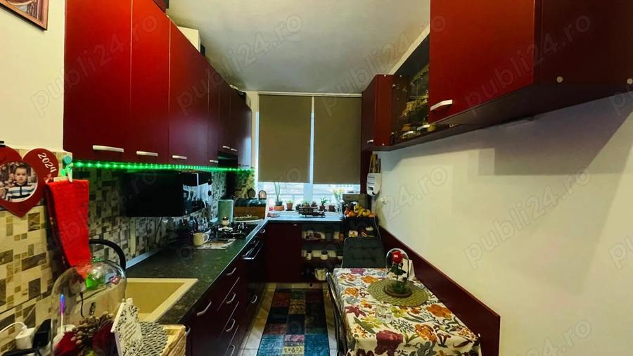 Apartament cu 3 camere semidecomandat în Basarab