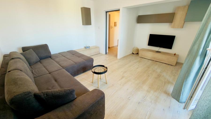 Apartament cu 2 camere mobilat si utilat de inchiriat in zona Parfumul Teilor - 1