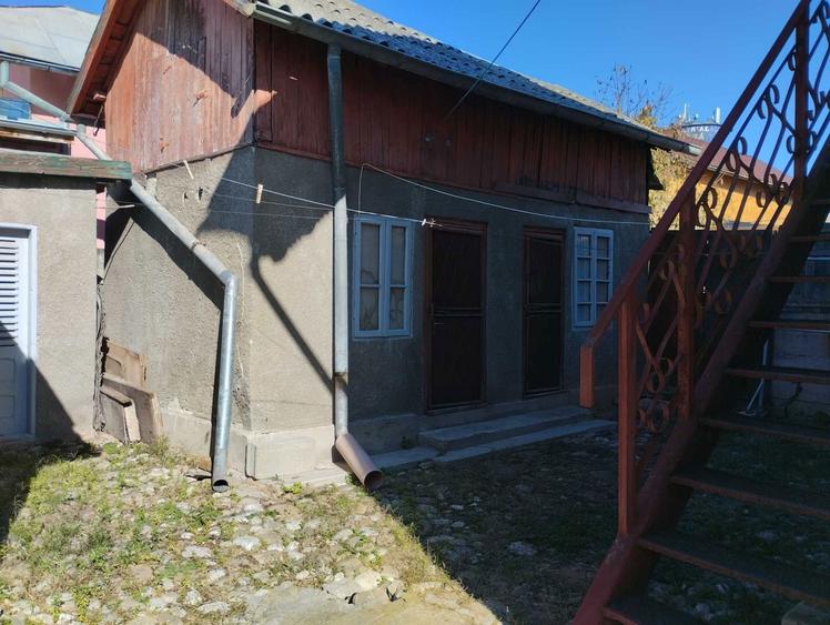 Casa Pucioasa complet utilata si mobilata, str Liliacului - 5
