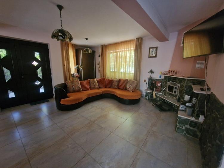 Vila / casa de vânzare - 5