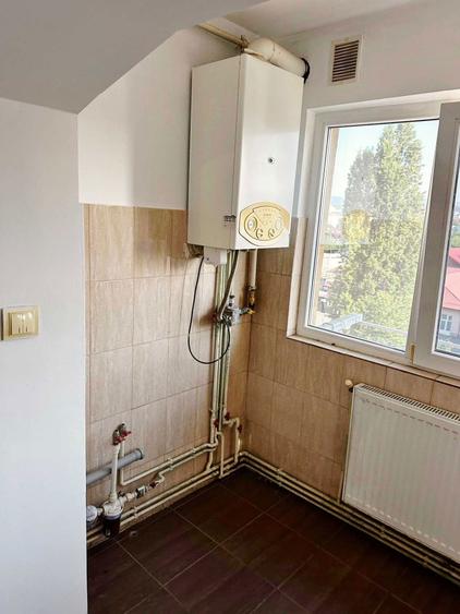 De vanzare apartament 2 camere, decomandat, zona 8 Mai, Tg-Jiu - 2