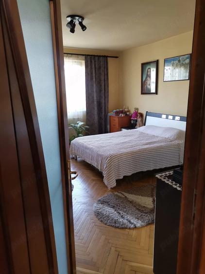 Apartament cu 4 camere decomandat în Central