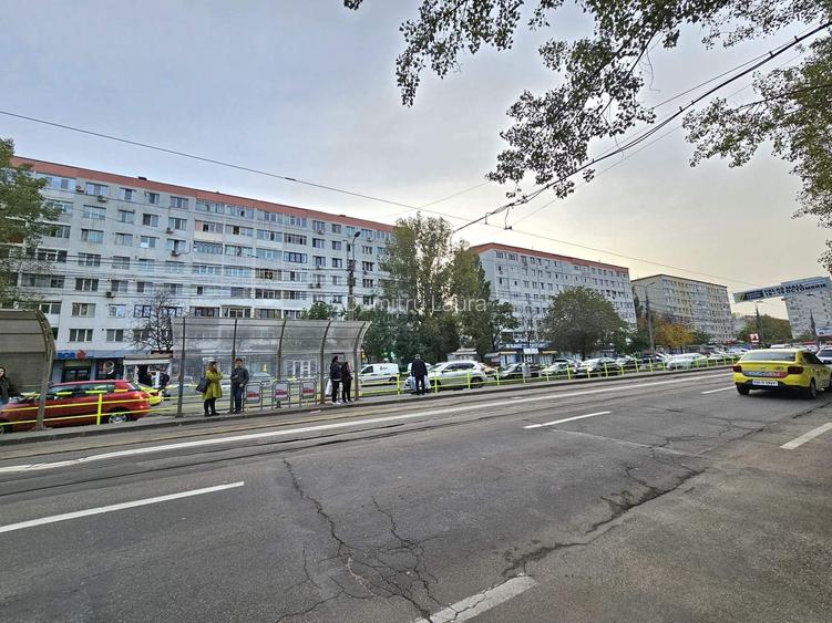 Apartament cu 3 camere decomandat, mobilat în Alexandru cel Bun Apartament cu 3 camere decomandat, mobilat în Alexandru cel Bun