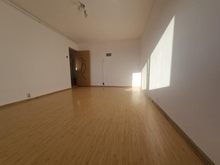 Navodari (Sud)- 2 camere decomandate, centrala gaze, liber -65.000euro - 3