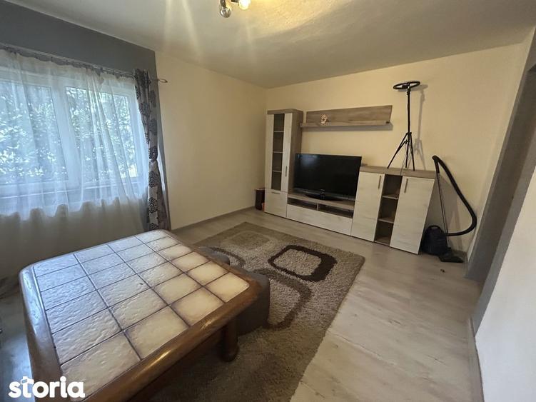 Bucovinei -Ceta?ii 2 camere Decomandat -Centrala Prop, 340 euro Neg. - 1
