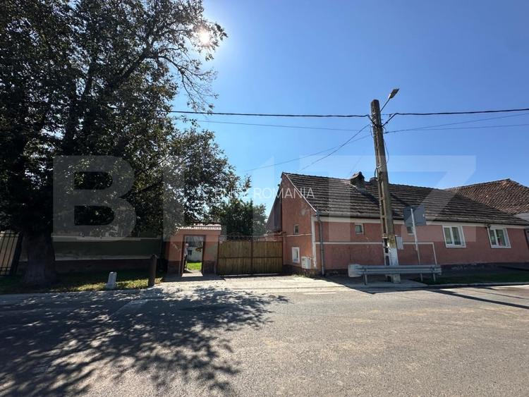 Casa saseasca de vanzare, curte, gradina, teren 3000 mp - Jimbor, jud Brasov