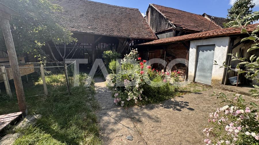 Casa de vanzare cu curte spatioasa loc relaxare si gradina Cornatel - 8