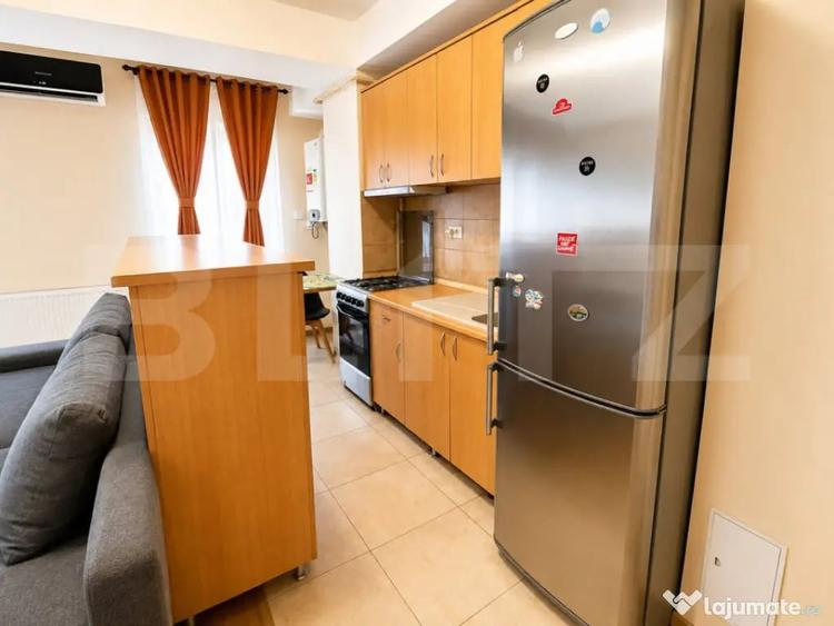 Apartament cu 3 camere decomandat în Girocului