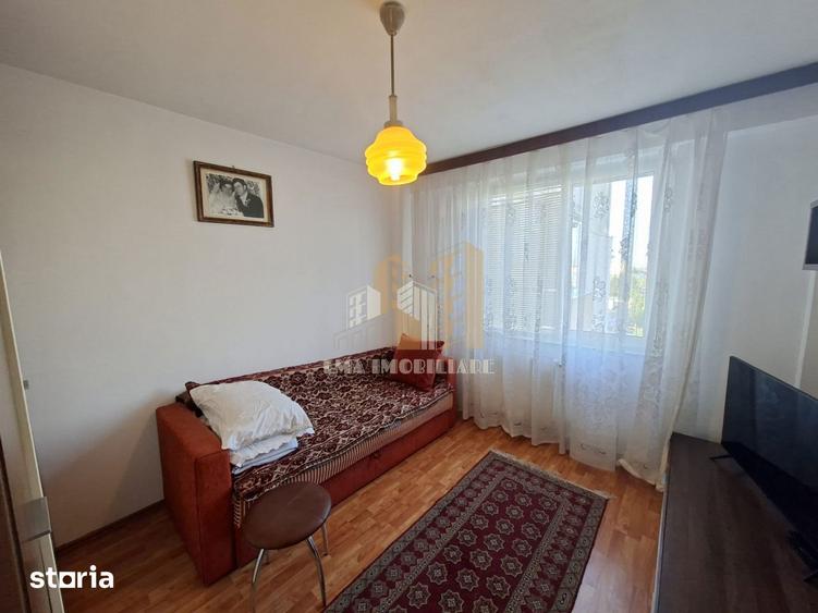 Apartament cu 3 camere semidecomandat, mobilat în Astra