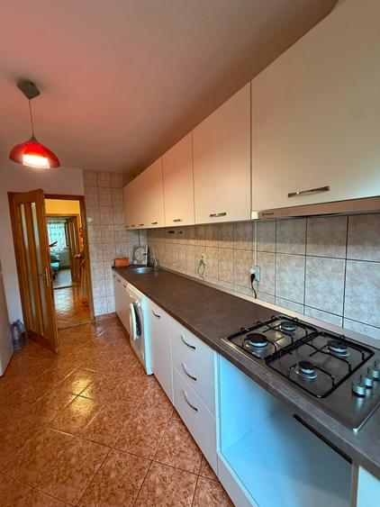 Apartament cu 3 camere decomandat în Banca Națională