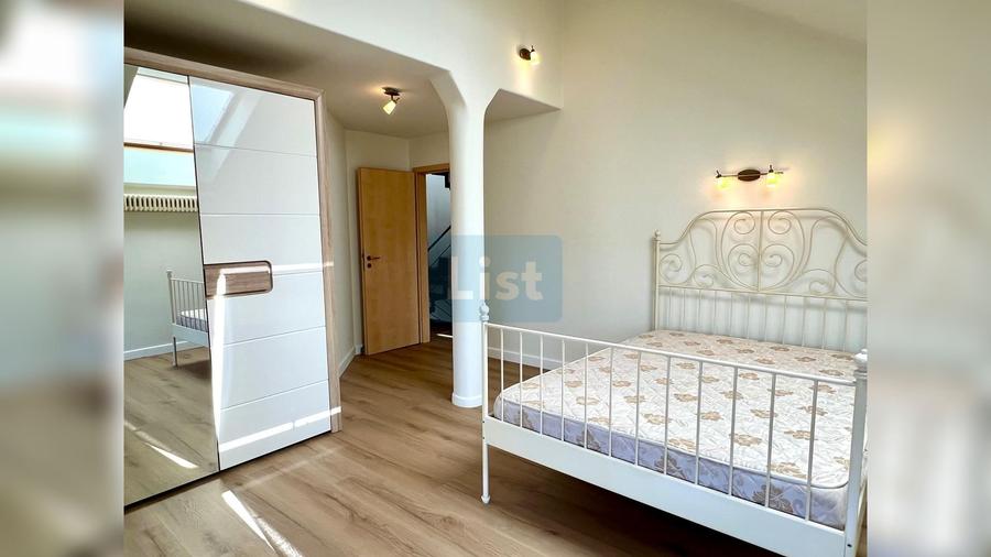 Apartament cu 5 camere semidecomandat în Zorilor