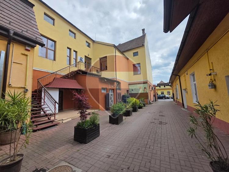 Casă cu Teren 100 Mp în Central