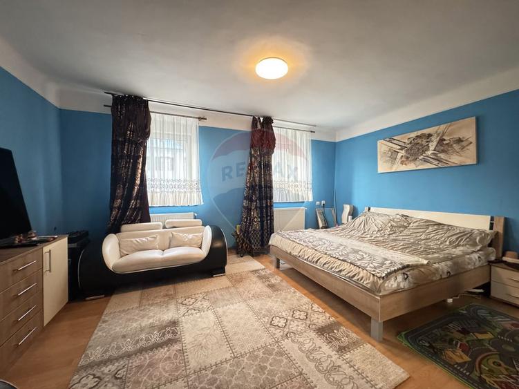 Casă cu 2 camere cu Teren 758 Mp în Ațel