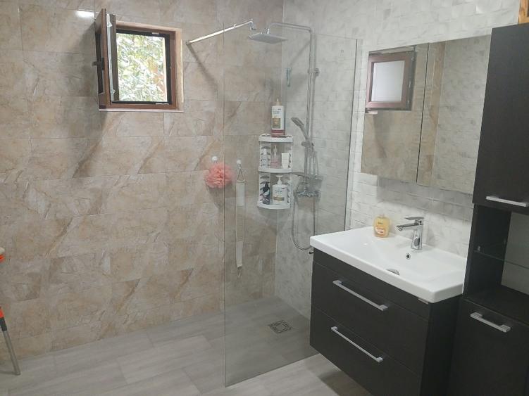 Casă individuală cu 4 camere cu Teren 1400 Mp în Luptători