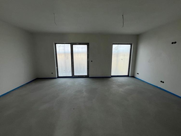 Duplex cu 5 camere cu Canalizare în Șura Mică