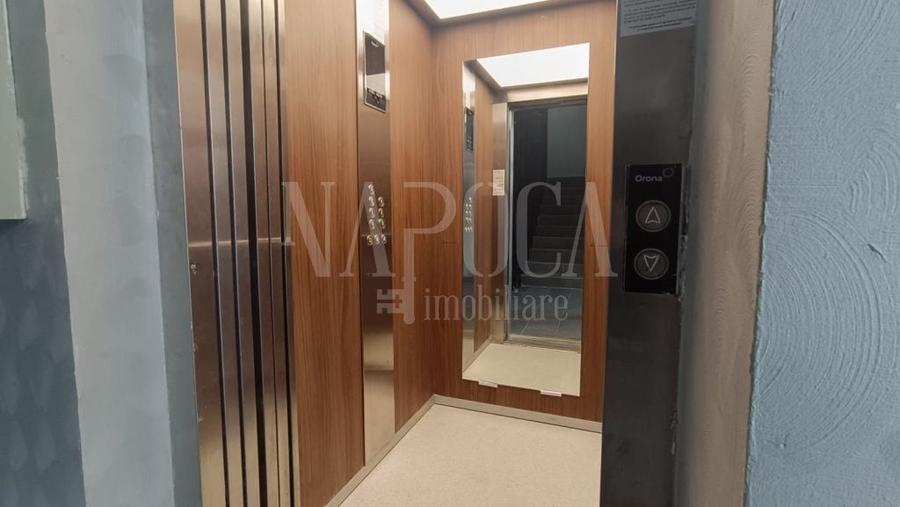 Apartament cu 3 camere semidecomandat în Dâmbul Rotund