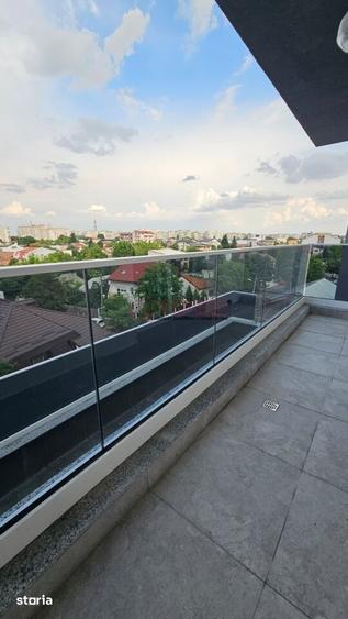 Apartament cu 4 camere în Berceni