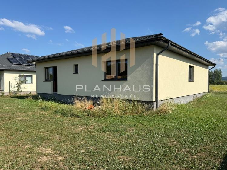 Casă cu 4 camere cu Teren 803 Mp în Săcălășeni