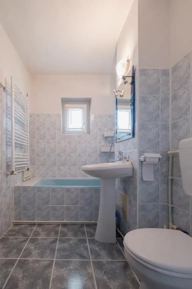 Apartament cu 3 camere decomandat în Inel II