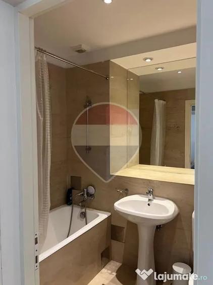 Apartament cu 3 camere semidecomandat în Nordului