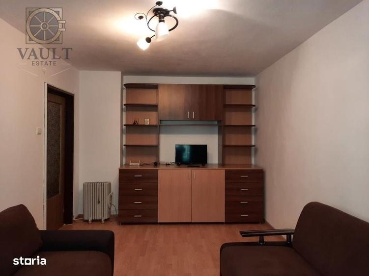Garsonieră decomandată în Titan