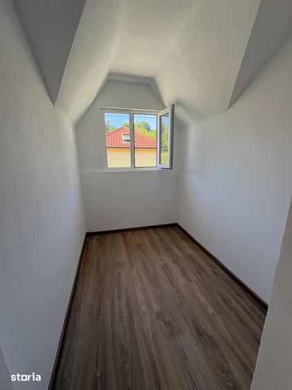 Casă cu 9 camere cu Teren 950 Mp în Cetățeni