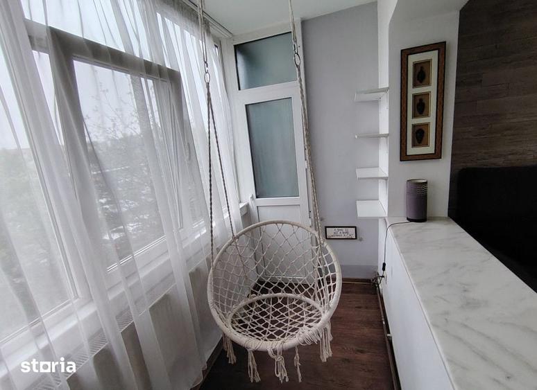 Apartament cu 3 camere semidecomandat în Podu Roș