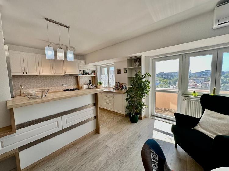 Apartament cu 3 camere decomandat, mobilat în P-ța Alba Iulia