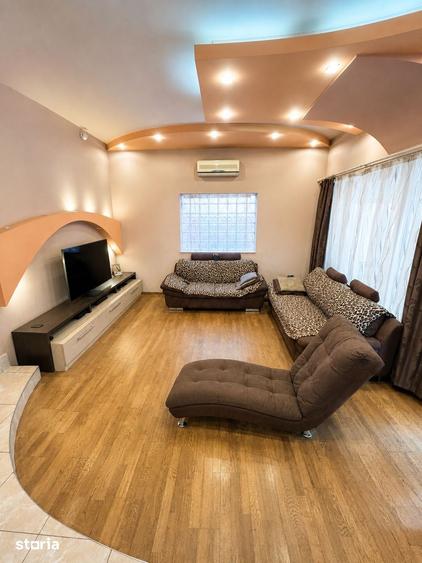 Casă cu 5 camere cu Teren 298 Mp în Rogerius