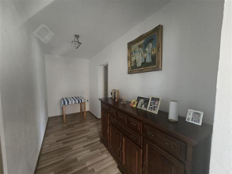 Casă individuală cu 5 camere cu Teren 2000 Mp în Recea