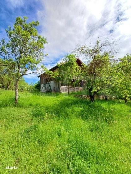 Casă cu 4 camere în Pietroasa