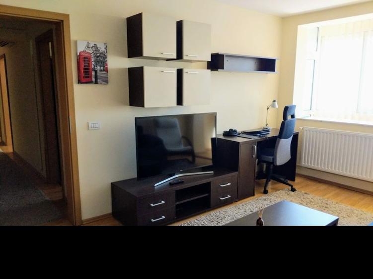 Apartament cu 3 camere decomandat, mobilat în Olimpia-Stadion