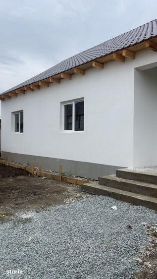 Casă cu 4 camere cu Teren 275 Mp în Lumina