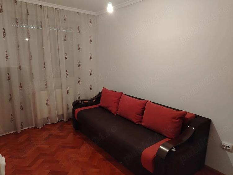 Apartament cu 3 camere semidecomandat în Central