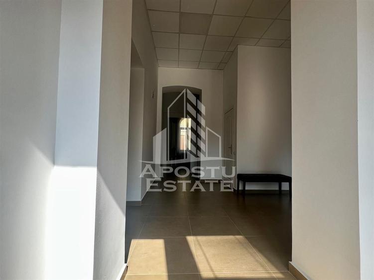 Apartament cu 4 camere circular, mobilat în Central