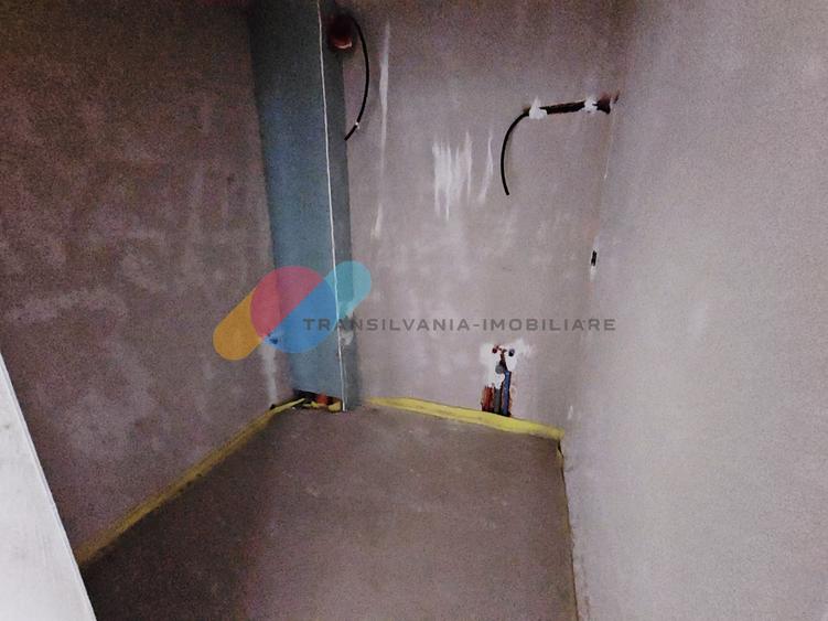 Apartament cu 4 camere semidecomandat în Mărăști