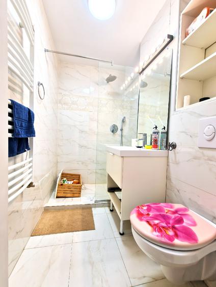 Apartament cu 2 camere decomandat în Victoriei