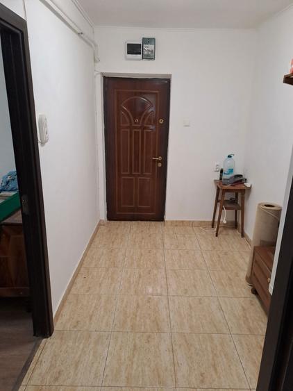 Inchiriez apartament , etaj 1 Bulevardul Roman Musat - 6