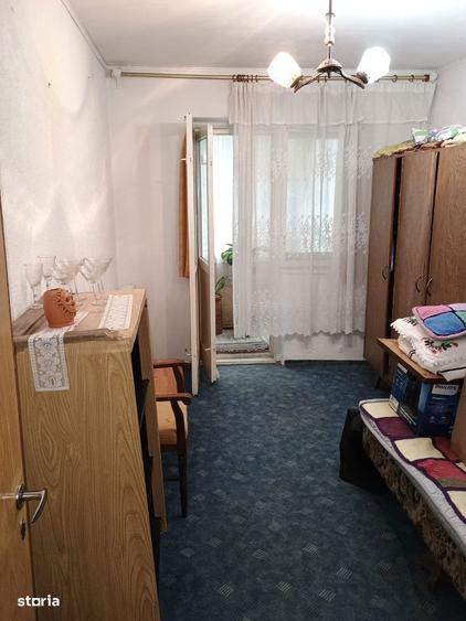 G.Enescu-Zona Spital-Apartament 3 camere decomandat,et.1,cu centrala. - 2