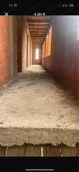 Casa de vanzare in zona lacul mic la strada principala,2 intrari curte foarte mare - 12