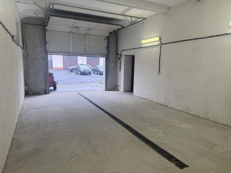 Inchiriez Spatiu Comercial/Garaj/Depozit 70 MP Codlea,Central - 1
