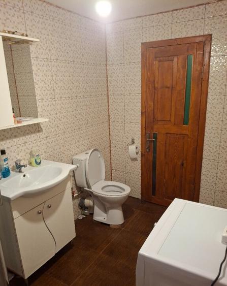 Casa, teren ?i anexe. In Boto?ani, Un?eni, Burle?ti - 10