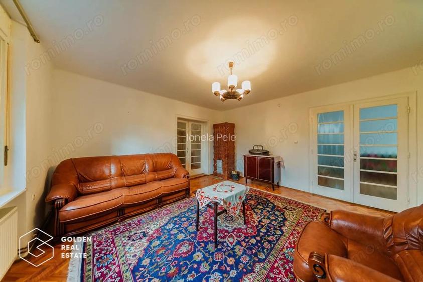 Vila superba, P+E, Cuvin, 9 camere, 200 mp si teren 1300 mp plus anexa 3 camere