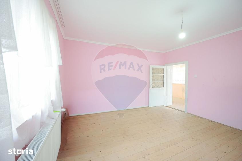 Casă cu 4 camere cu Teren 2440 Mp în Oșorhei