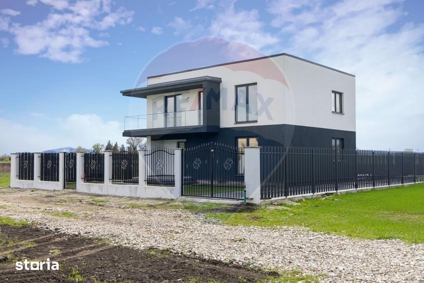 Casă cu 4 camere cu Teren 501 Mp în Sânpetru
